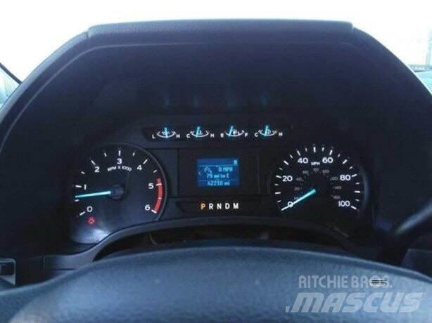 Ford F550 UTILITY BO Camiões de caixa fechada