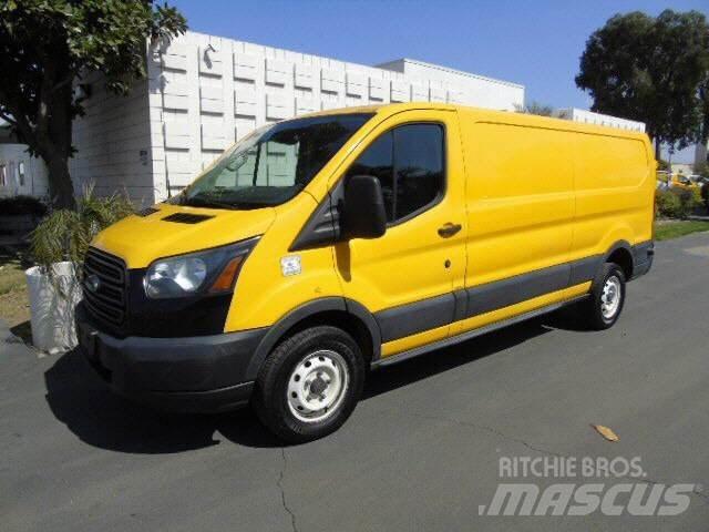 Ford TRANSIT 250 CAR Camiões de caixa fechada