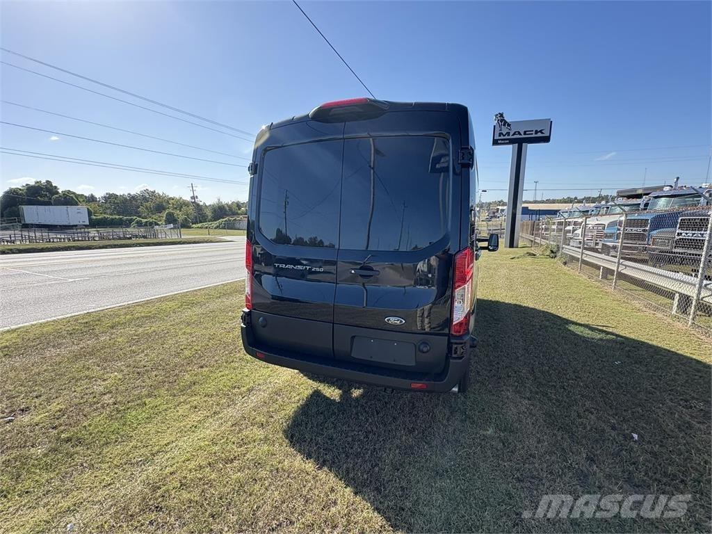 FRD 250 TRANS Camiões de caixa fechada