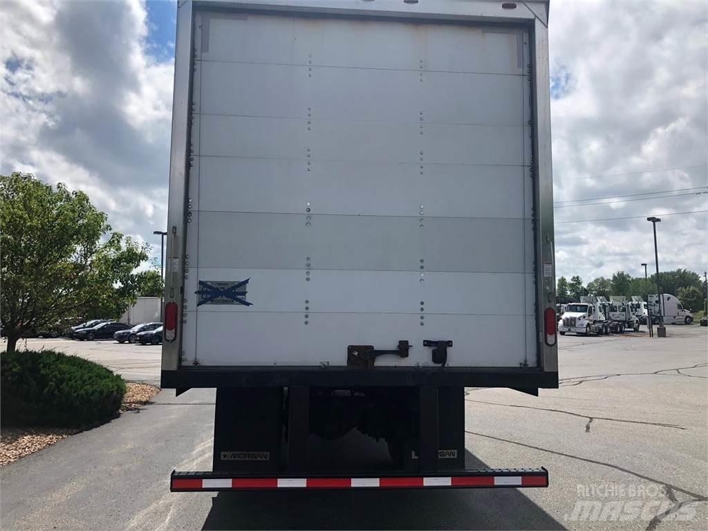 Freightliner M2 106 Camiões de caixa fechada