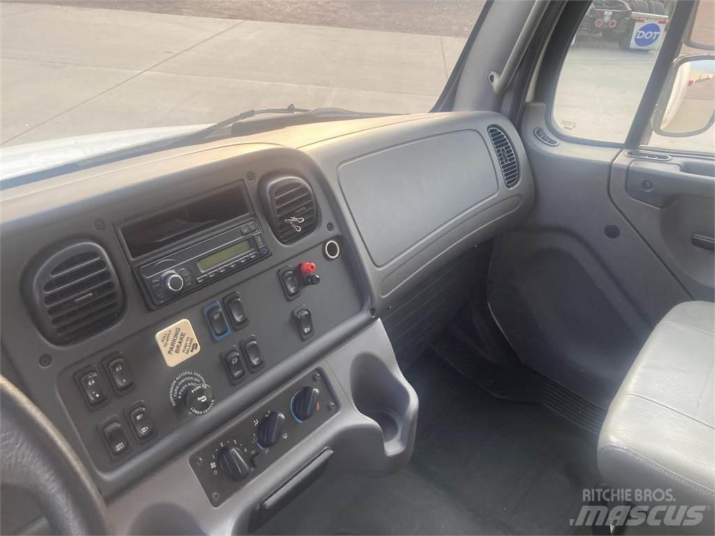 Freightliner M2 106 Camiões de chassis e cabine