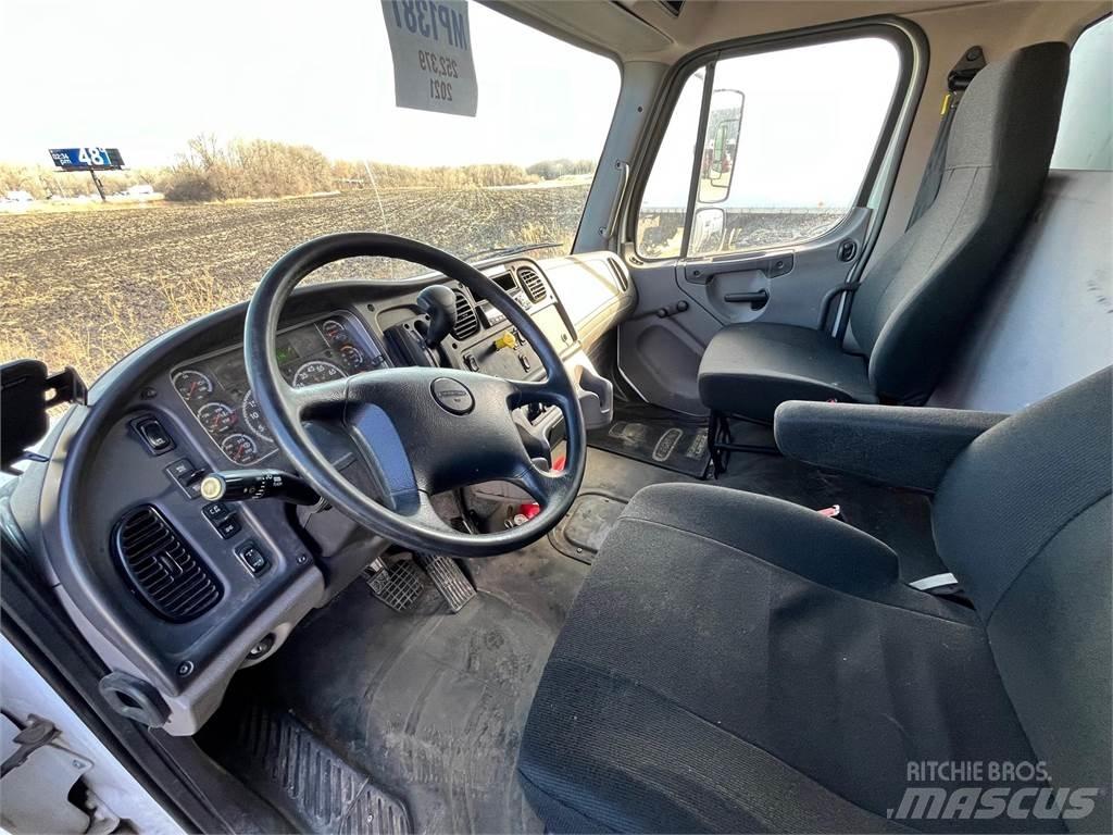 Freightliner M2 106 Camiões de caixa fechada