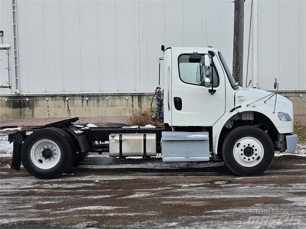 Freightliner M2 106 Tractores (camiões)