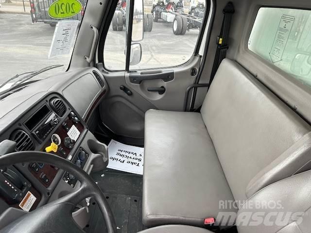Freightliner M2106 Camiões de caixa fechada