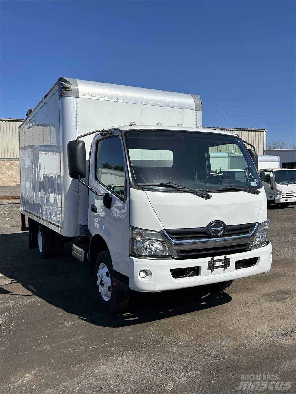 Hino 155 Camiões de caixa fechada