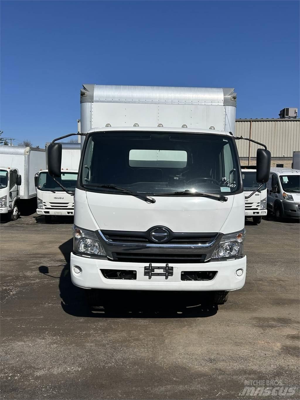 Hino 155 Camiões de caixa fechada