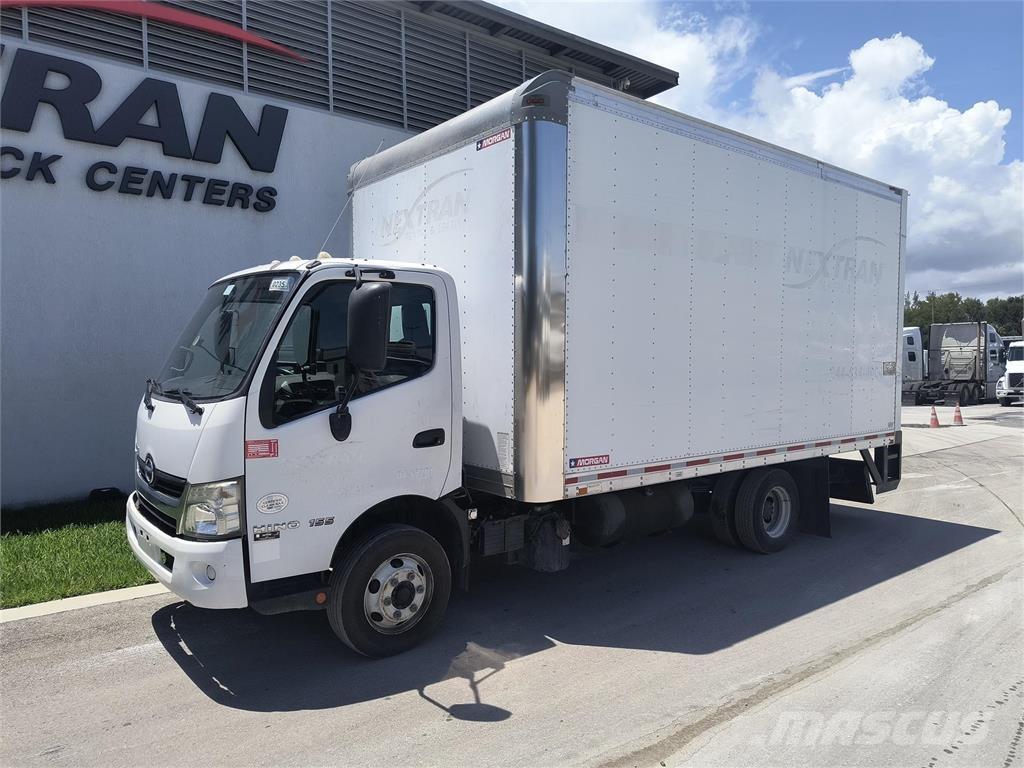 Hino 155 Camiões de caixa fechada