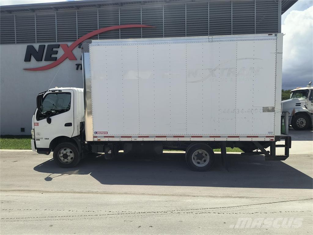 Hino 155 Camiões de caixa fechada