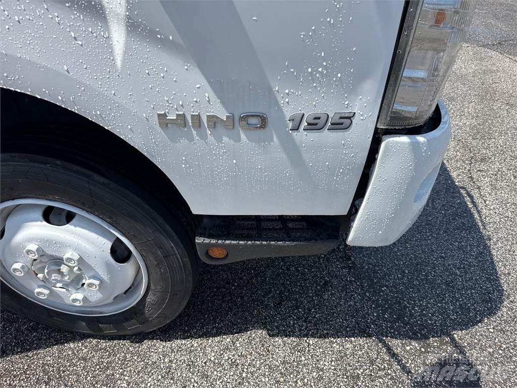 Hino 195 Camiões de caixa fechada
