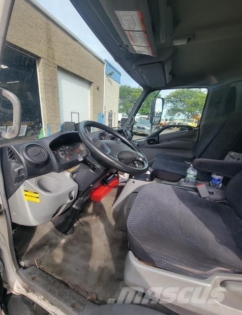 Hino 195 Camiões de caixa fechada