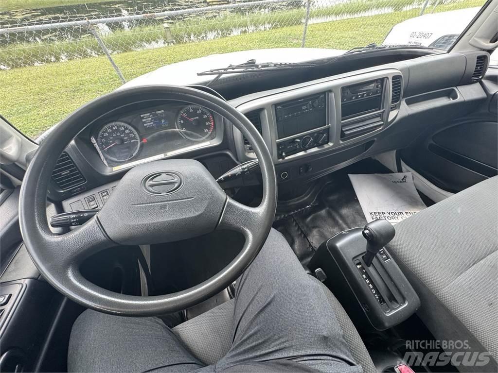 Hino 268 Camiões de caixa fechada