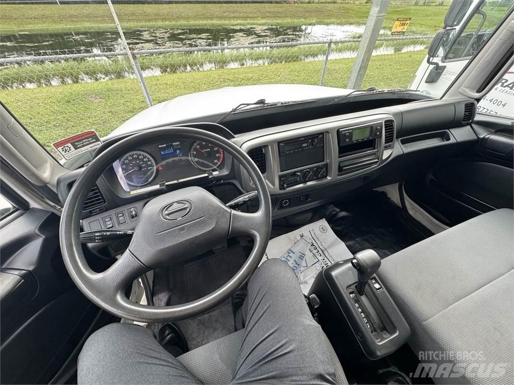 Hino 268 Camiões de caixa fechada