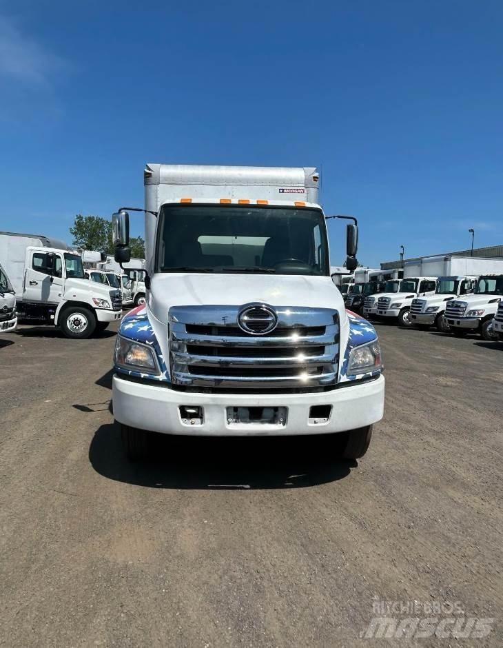 Hino 268 Camiões de caixa fechada