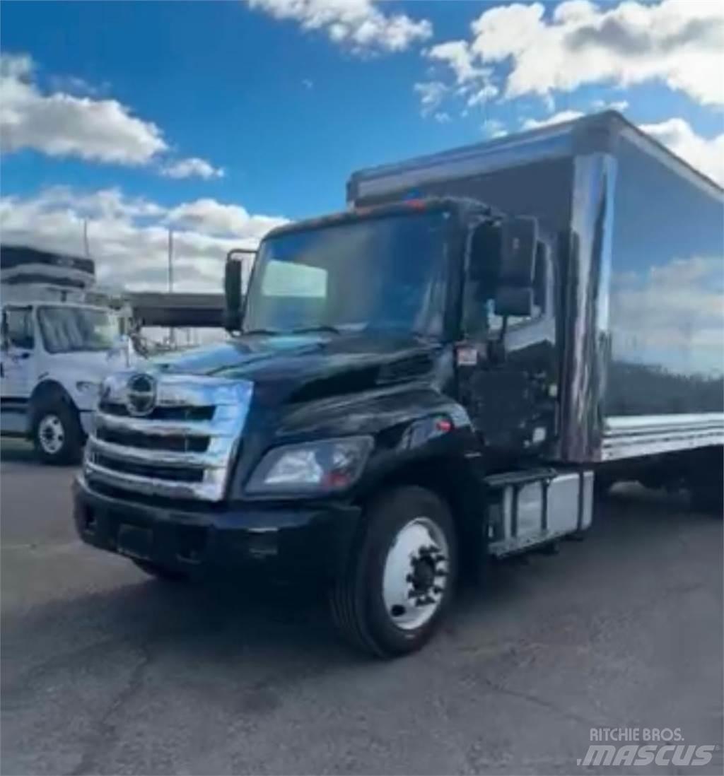 Hino 268A Camiões de caixa fechada