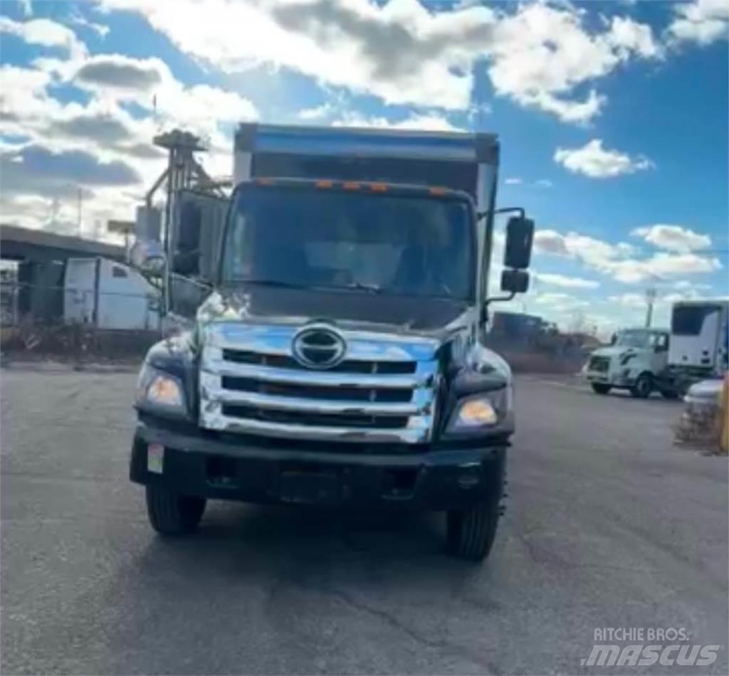 Hino 268A Camiões de caixa fechada