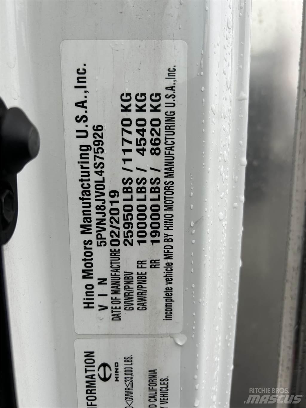 Hino 268A Camiões de caixa fechada