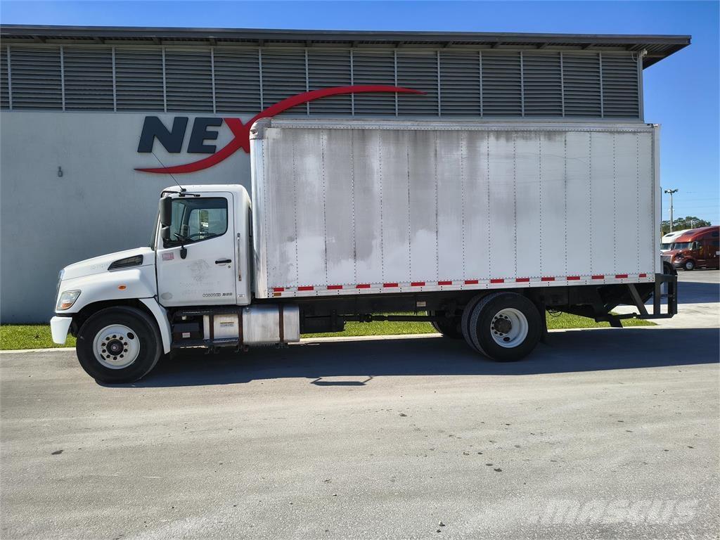 Hino 268A Camiões de caixa fechada