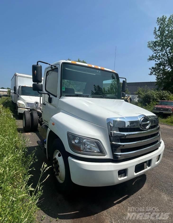Hino 268A Camiões de chassis e cabine