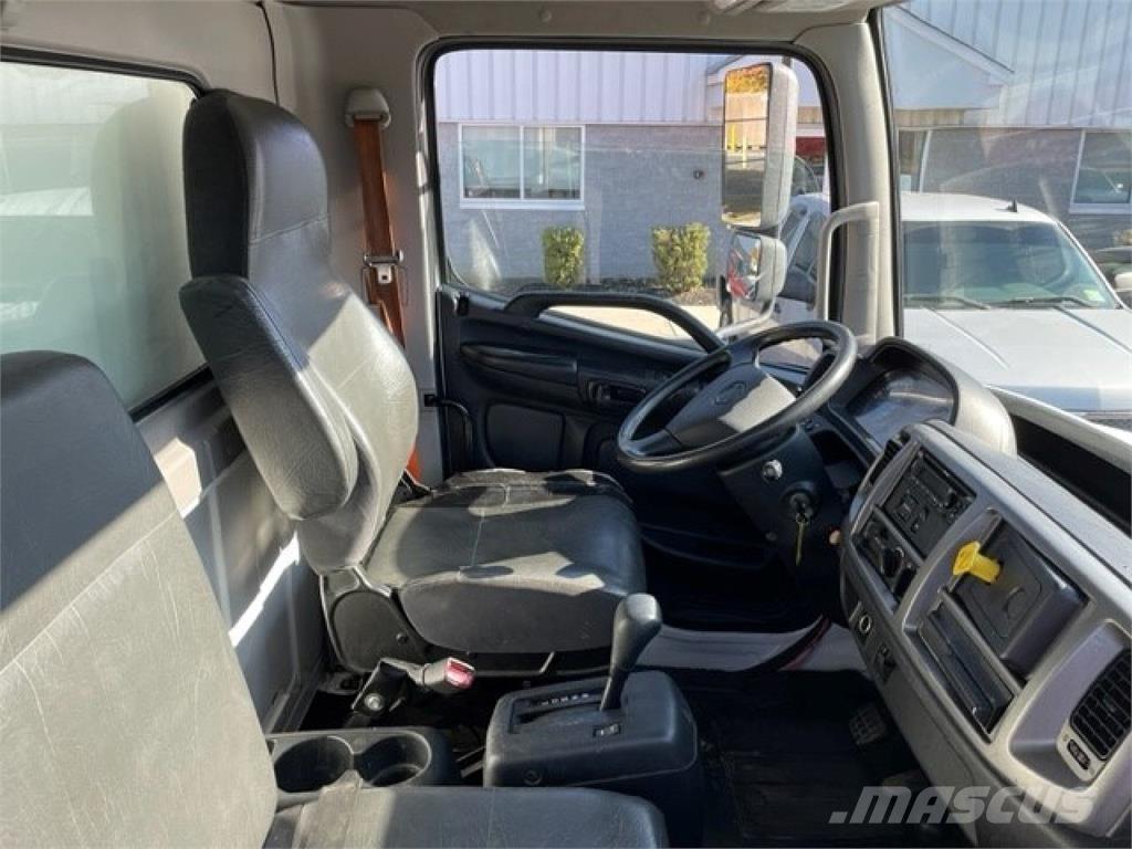 Hino 268A Camiões de caixa fechada