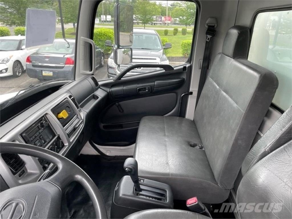Hino 268A Camiões de caixa fechada