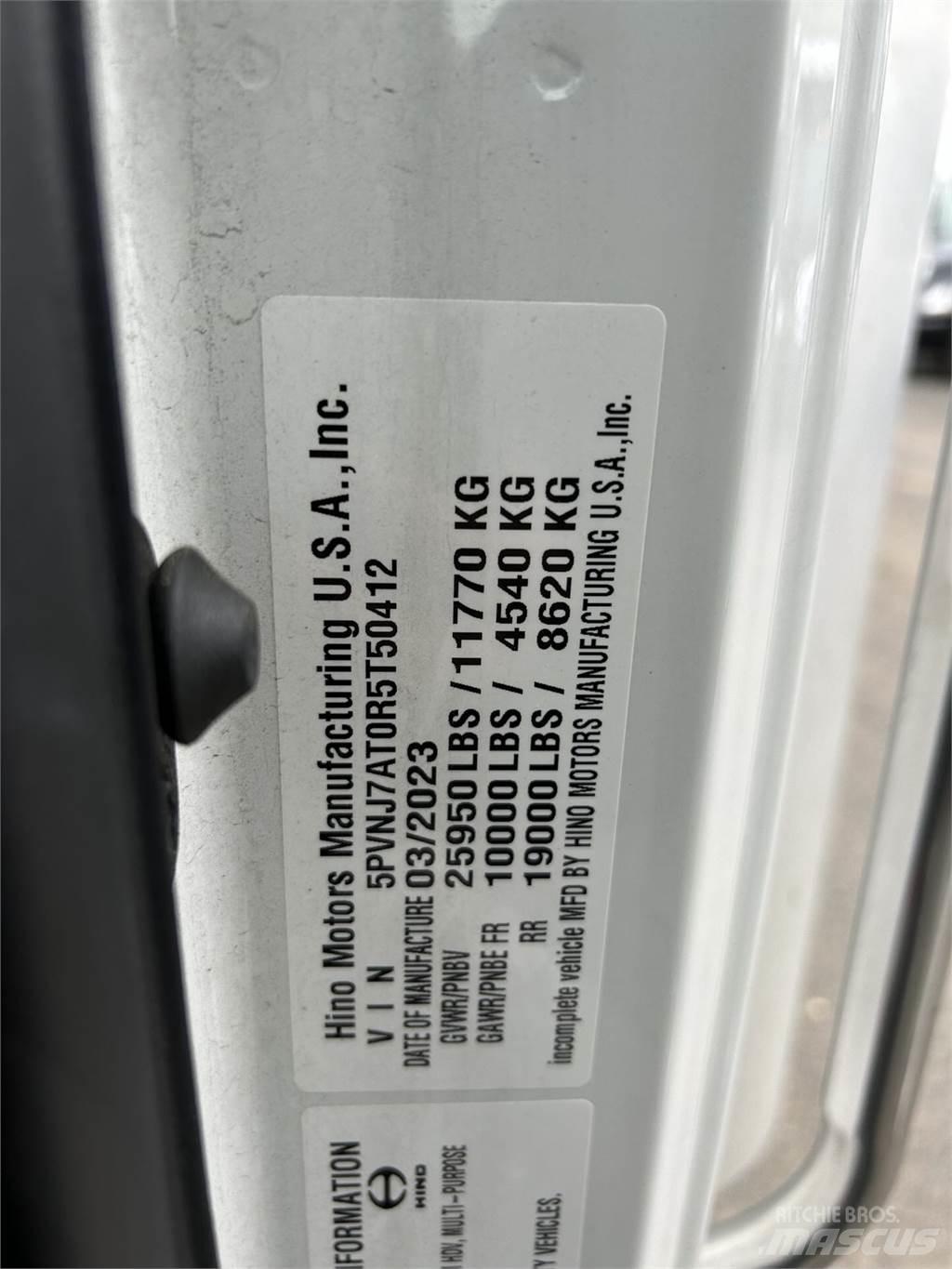 Hino L6 Camiões de caixa fechada