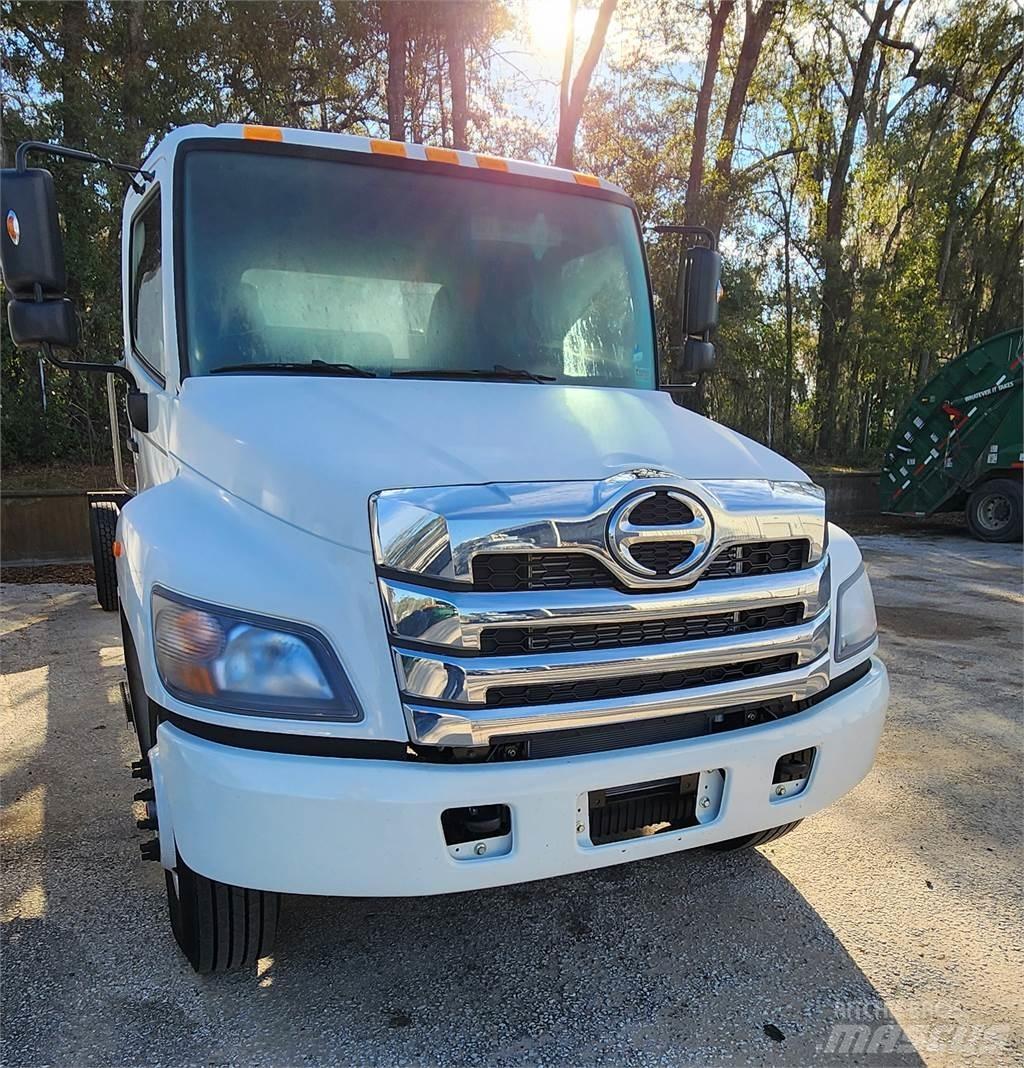Hino L7 Tractores (camiões)