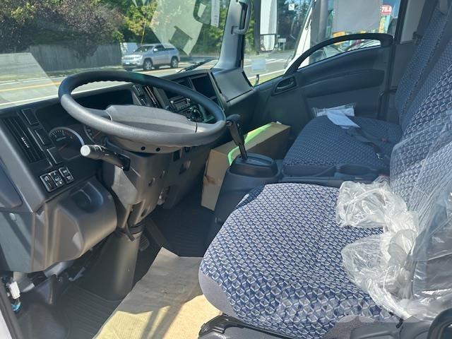 Hino S5 Camiões de chassis e cabine
