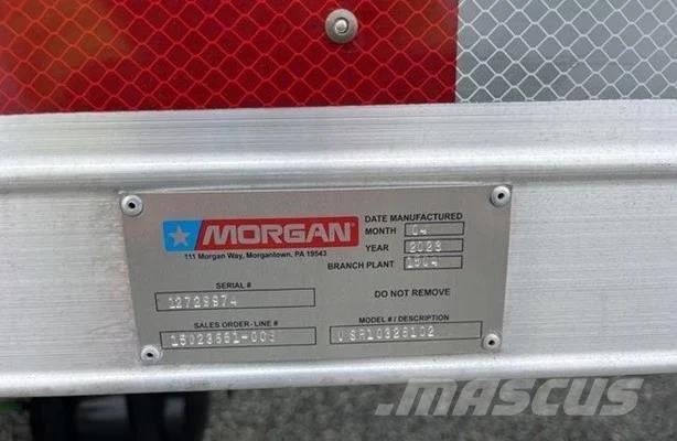 International 4300 Camiões de caixa fechada