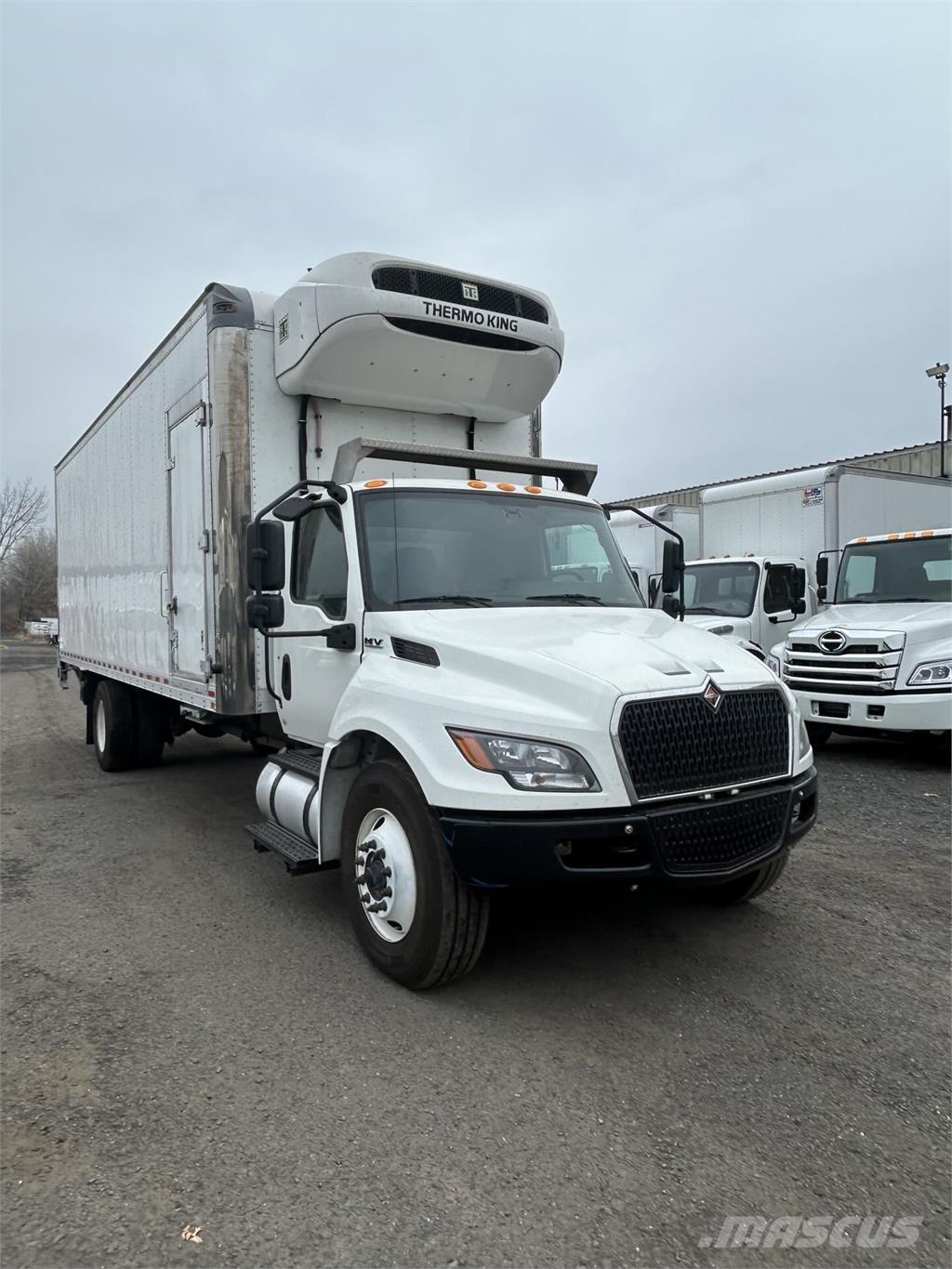 International MV607 Camiões de caixa fechada