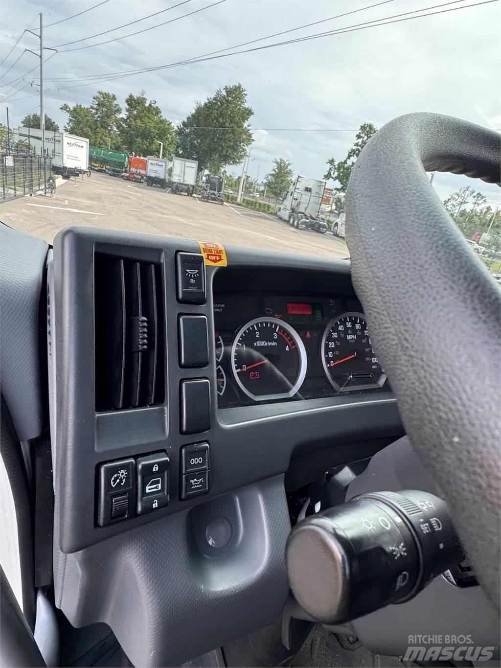 Isuzu FTR Camiões de caixa fechada