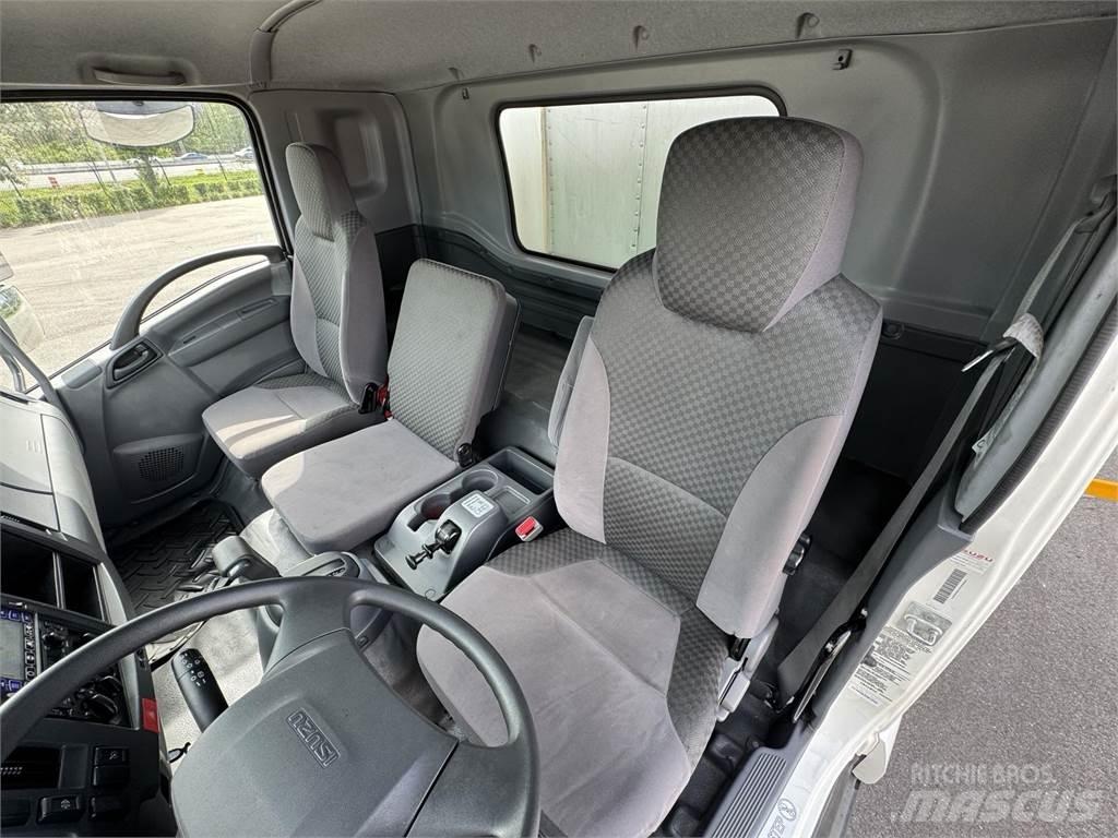 Isuzu FTR Camiões de caixa fechada