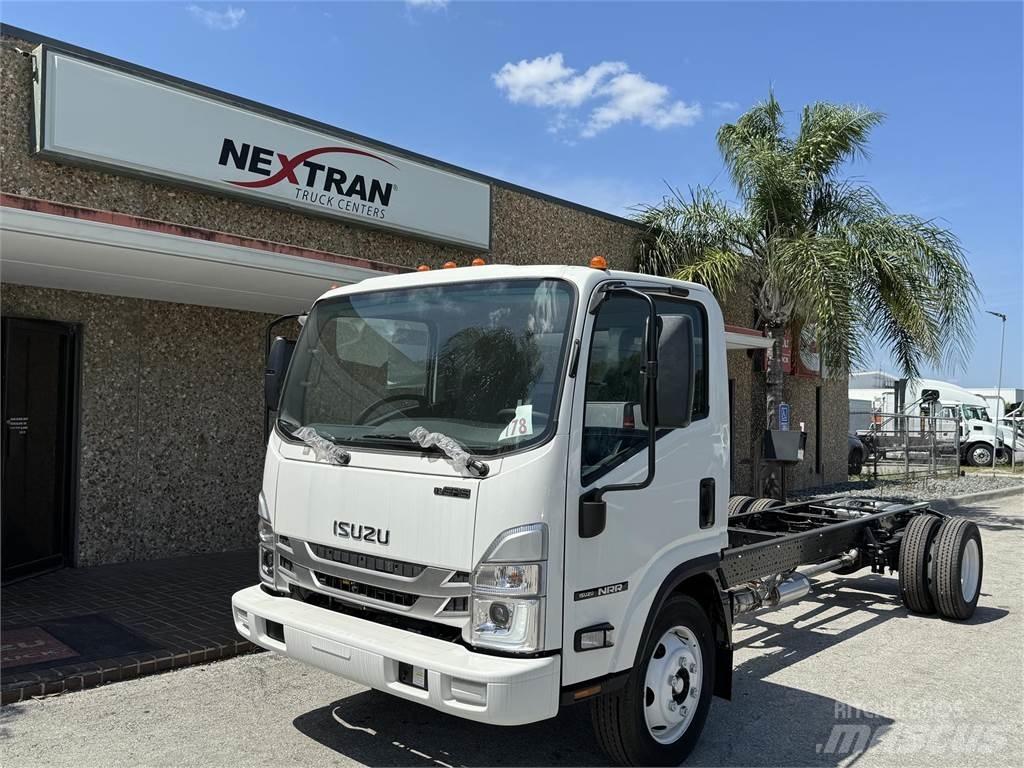 Isuzu NPR-1F404 Camiões de caixa fechada