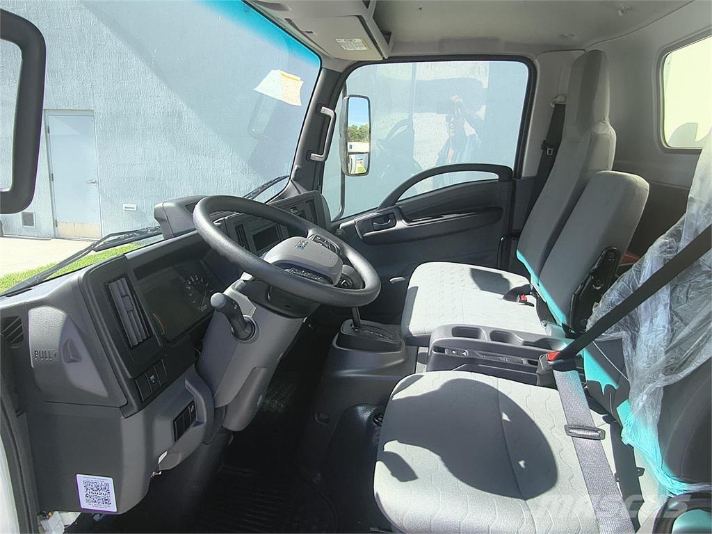 Isuzu NPR-3F324 Camiões de caixa fechada