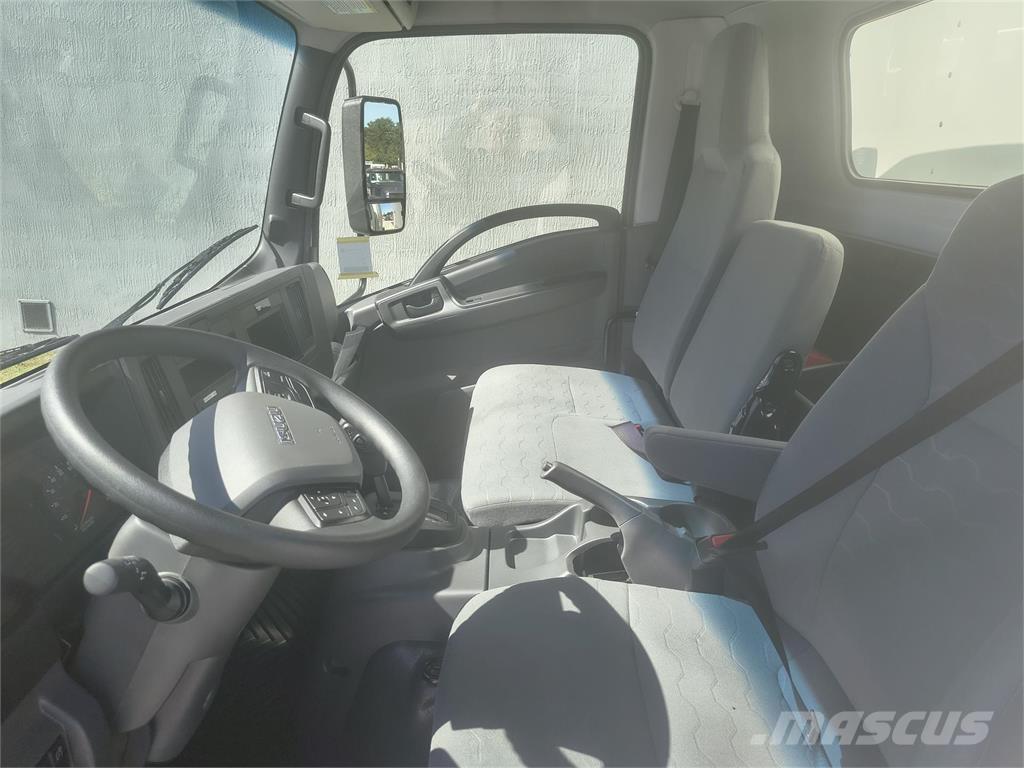 Isuzu NPR-3Y354 Camiões de caixa fechada