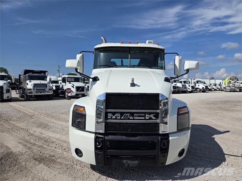 Mack AN64T Tractores (camiões)