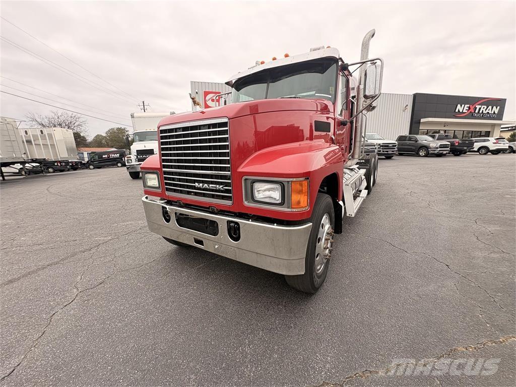 Mack CHU613 Tractores (camiões)