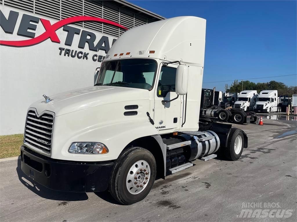Mack CXU612 Tractores (camiões)