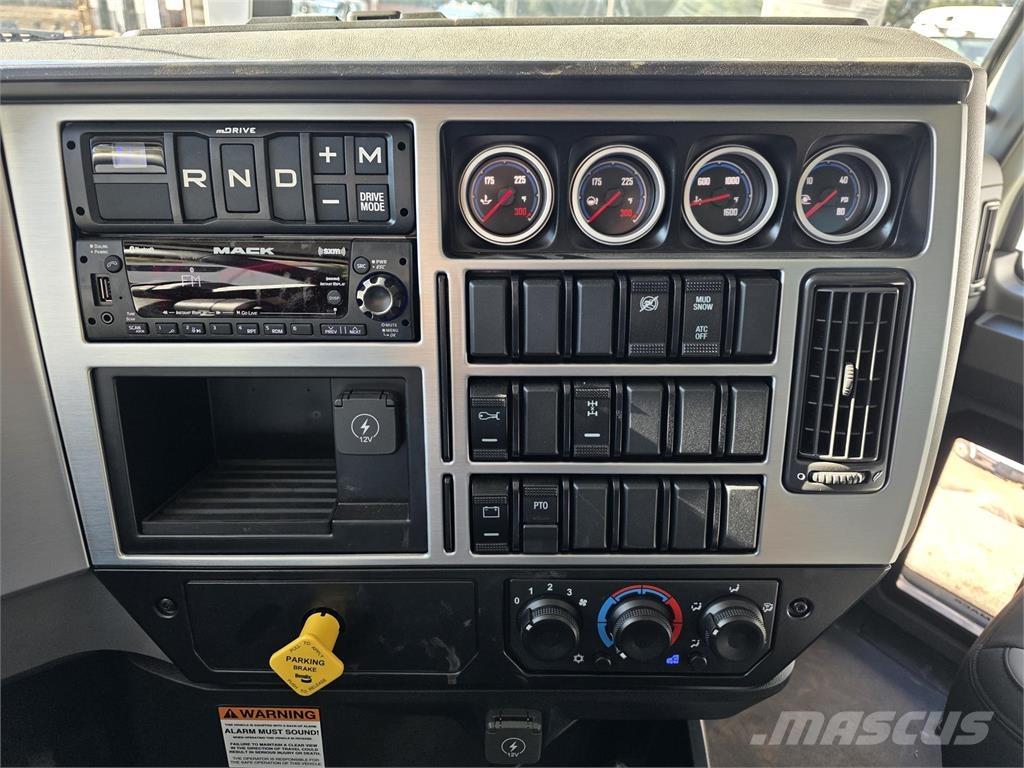 Mack GR64B Camiões basculantes