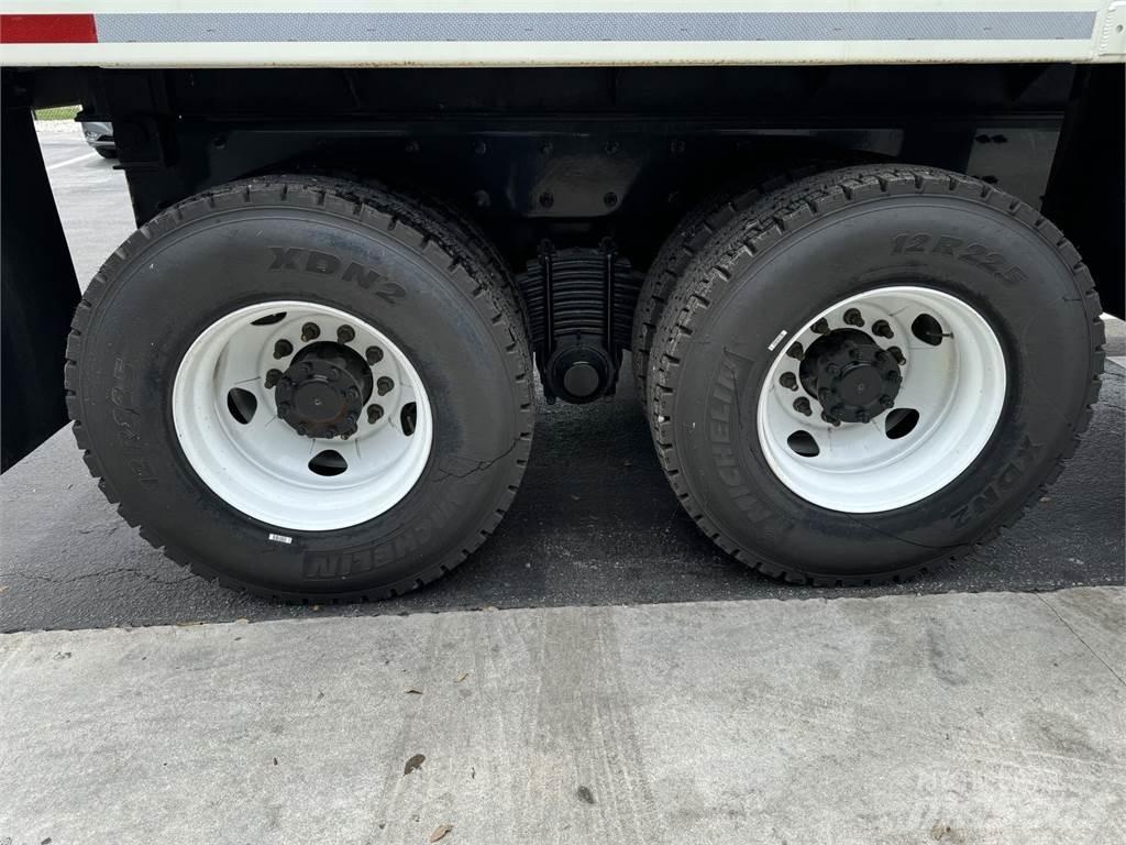 Mack GR64BRX Camiões basculantes