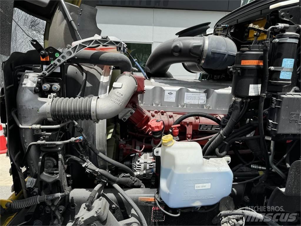 Mack GR64BRX Camiões basculantes
