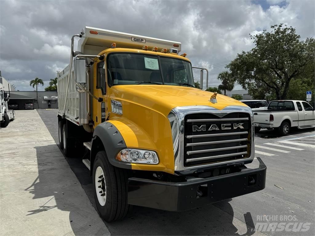 Mack GR64BRX Camiões basculantes