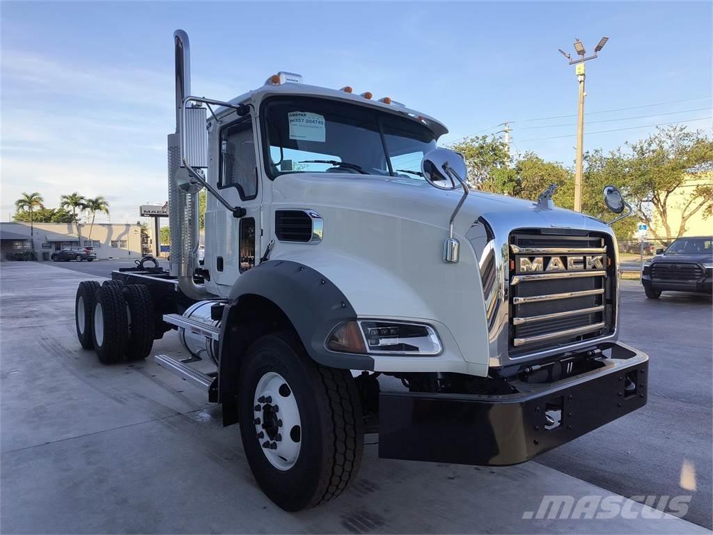Mack GR64BX Camiões basculantes