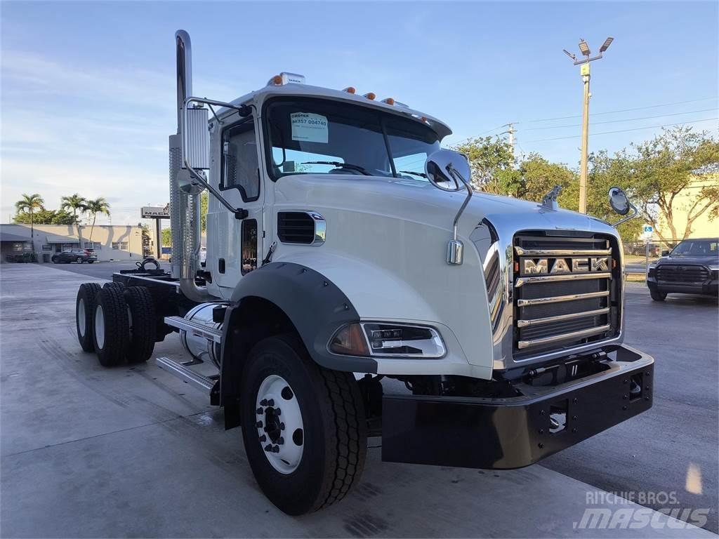 Mack GR64BX Camiões basculantes