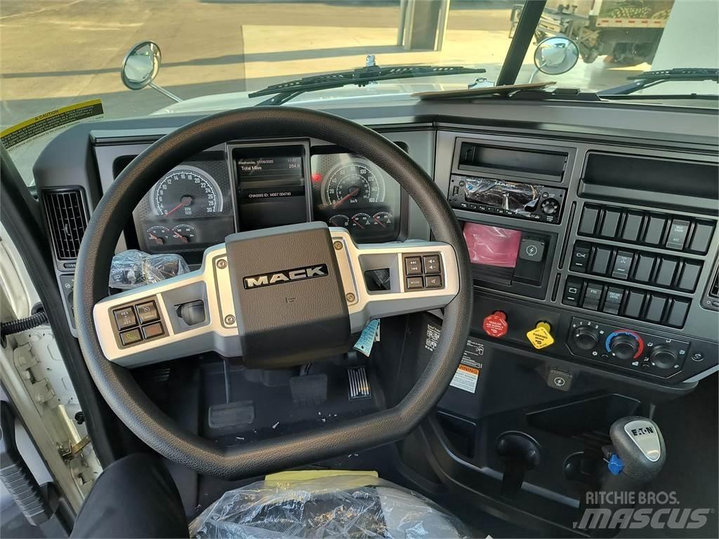 Mack GR64BX Camiões basculantes