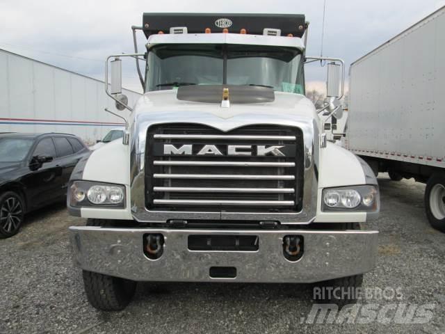 Mack GR64F Camiões basculantes