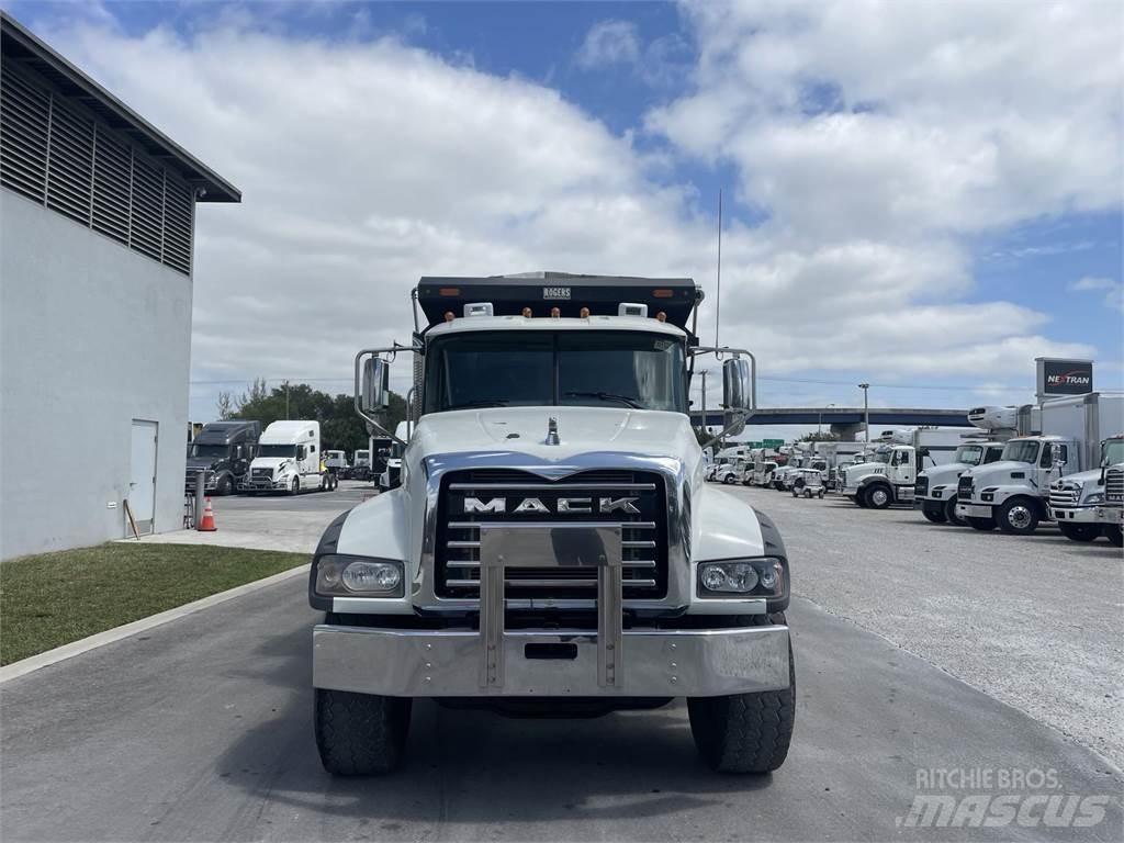 Mack GR64F Camiões basculantes