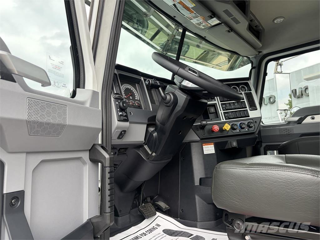 Mack GR64FT Tractores (camiões)