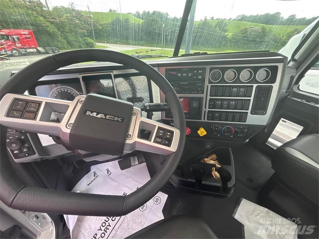 Mack GR64FT Tractores (camiões)