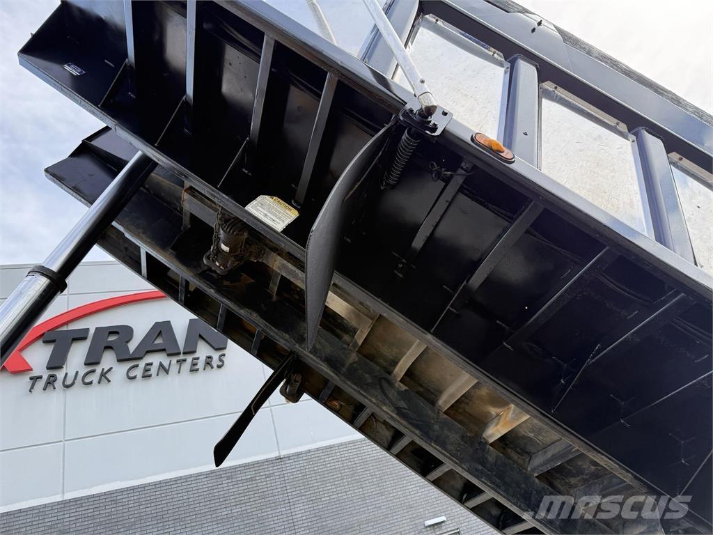 Mack GU713 Camiões basculantes