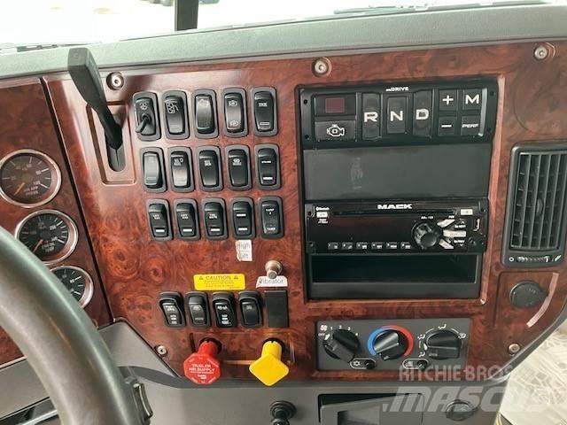 Mack GU800 Camiões de chassis e cabine